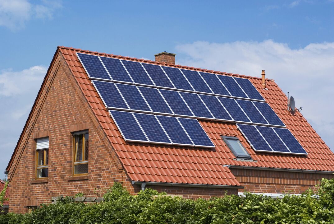 solární panely pro úsporu energie v domě